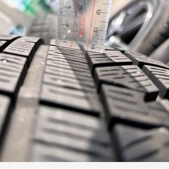 スタッドレスタイヤホイールセット　16インチ　ノア　ヴォクシー　4本の画像