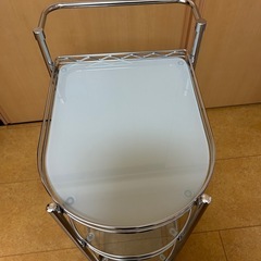 ガラス製キャスターワゴンの画像