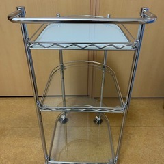 ガラス製キャスターワゴンの画像