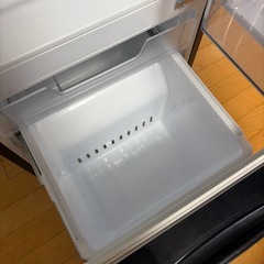 2020年製　東芝 冷蔵庫 153L 右開き 2ドア 幅47.9cm 静音設計 うるおいラップ野菜室 GR-W15BS ブラック系 の画像