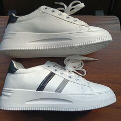 新品 23.5cm レディース スニーカー ホワイト シューズ 靴 カジュアル 識別番号:(941-Z)の画像