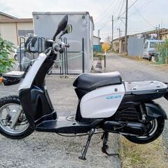 非常に良いエンジンです。ヤマハ（UA08J）。フロントブレーキパッドは新品です。フロントタイヤはほぼ新品です。リアタイヤもほぼ新品です。サイドスタンド付き。の画像