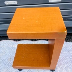 無料　ナイトテーブルの画像