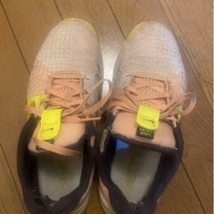 Nike women メトコン8スニーカー の画像