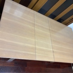 ダイニングテーブルの画像