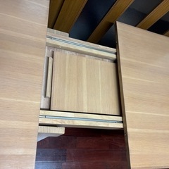 ダイニングテーブルの画像