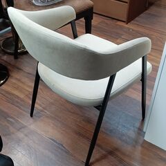 NITORI　肘付き ダイニングチェア　イス　ベージュ　サイズ（約）幅54×奥50×高74　　■近隣配送無料 買取GO‼　栄和店の画像