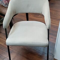 NITORI　肘付き ダイニングチェア　イス　ベージュ　サイズ（約）幅54×奥50×高74　　■近隣配送無料 買取GO‼　栄和店の画像