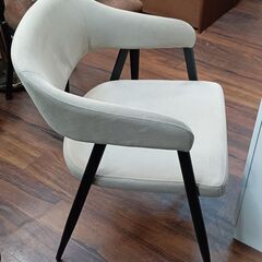 NITORI　肘付き ダイニングチェア　イス　ベージュ　サイズ（約）幅54×奥50×高74　　■近隣配送無料 買取GO‼　栄和店の画像