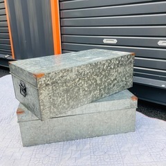 ブリキ　衣装ケース　2ケセットの画像