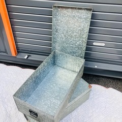 ブリキ　衣装ケース　2ケセットの画像