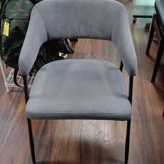 NITORI　肘付き ダイニングチェア　椅子　いす　グレー  サイズ（約）幅54×奥50×高74　　■近隣配送無料 買取GO‼　栄和店の画像