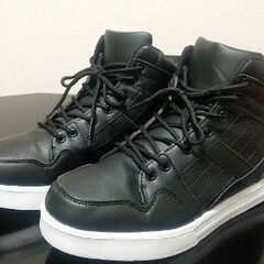 ハイカットスニーカー[25.5㎝]購入された方にadidasジャンパーXSサイズプレゼントの画像