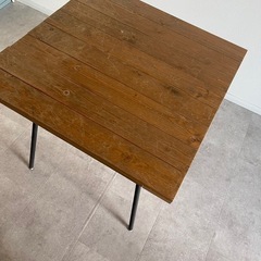 木製ビンテージテーブルの画像