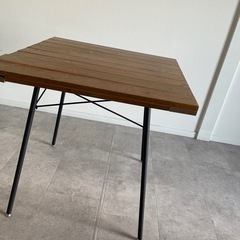 木製ビンテージテーブルの画像