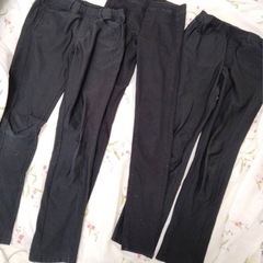 【11/10まで】黒パンツ3点まとめ売り（UNIQLOなど）の画像