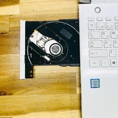 新品SSDノートパソコン東芝 dynabook / ホワイト Windows11 メモリ8GB SSD256GB 15.6インチ DVD カメラ Wi-Fi テンキーの画像