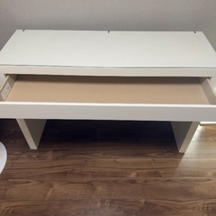 ドレッサーにも使える机！引き出し収納あり！の画像