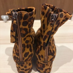 ヒョウ柄ブーツの画像