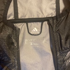 adidasパーカーの画像