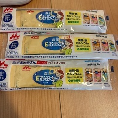 哺乳瓶保温と消毒液などの画像