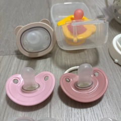 ベビー用品　
おしゃぶりマグセットの画像