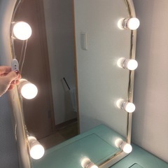 ドレッサー女優ミラーライトの画像