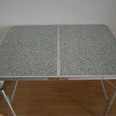 キャンプテーブルの画像