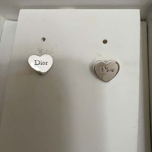 Diorのハート型ピアス