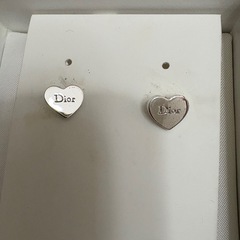Diorのハート型ピアスの画像