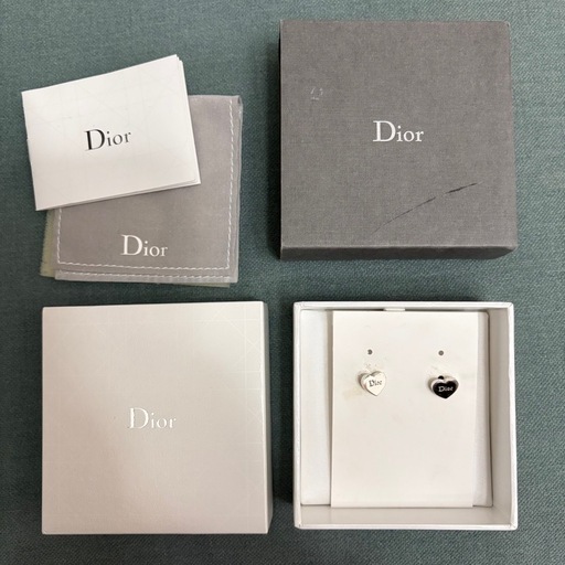 Diorのハート型ピアス