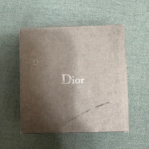 Diorのハート型ピアス
