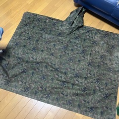 迷彩　白色ポンチョの画像