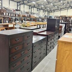 【来店歓迎・配送可能】収納箪笥 チェスト シェルフ 飾り棚 収納棚 引出し 時代箪笥 和箪笥 モダン 欧風 テレビ台 テレビボード サイドボード 岩谷堂 仙台箪笥 美品多数 格安 【中古家具収納家具】の画像