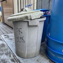 ポリバケツ90L4つありますの画像