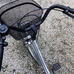 675、ママチャリ26インチシルバーの画像