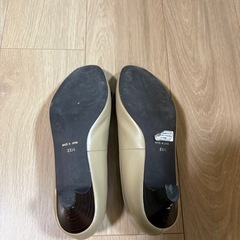 パンプス　ベージュ　の画像
