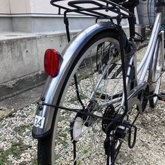 679、ママチャリ26インチ(銀黒)の画像
