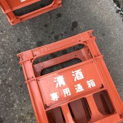 【引き取り限定。置き配。越前市】ビールケース　赤2個の画像