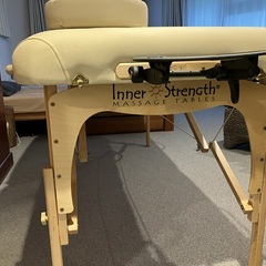 アロマトリートメント・整体など　折りたたみ式マッサージ用ベッドの画像