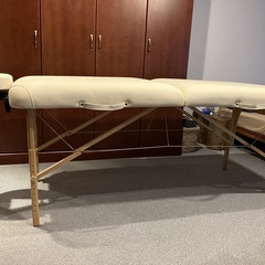アロマトリートメント・整体など　折りたたみ式マッサージ用ベッドの画像