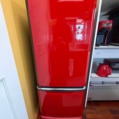 三菱　冷蔵庫　MR-D30T-R　希少な赤色モデルの冷蔵庫！の画像