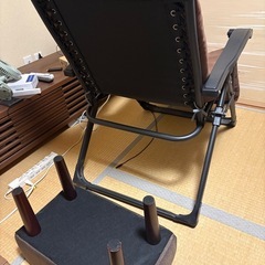 リクライニングチェアとオットマンセットの画像