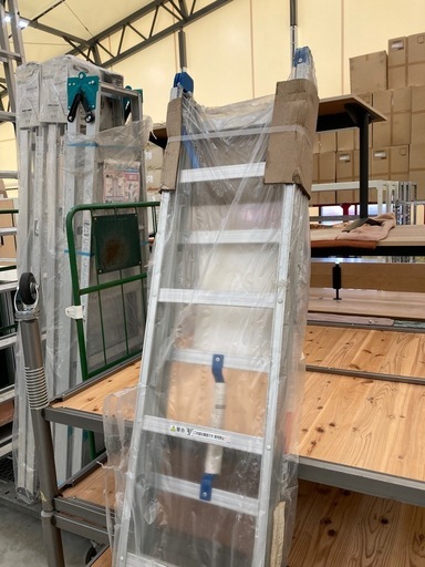【来店歓迎】【KJ205】未使用品　長谷川工業 脚部伸縮2連はしご 3.53～3.86m　LU2-38a 建築業 高所作業 ハシゴ　　検)一人暮らし 家具 収納 ダイニング リビング キッチン 冷蔵庫 洗濯機 テーブル ラック レンジ キャビネット ソファ