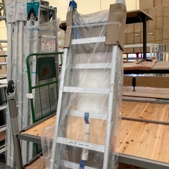 【来店歓迎】【KJ205】未使用品　長谷川工業 脚部伸縮2連はしご 3.53～3.86m　LU2-38a 建築業 高所作業 ハシゴ　　検)一人暮らし 家具 収納 ダイニング リビング キッチン 冷蔵庫 洗濯機 テーブル ラック レンジ キャビネット ソファの画像