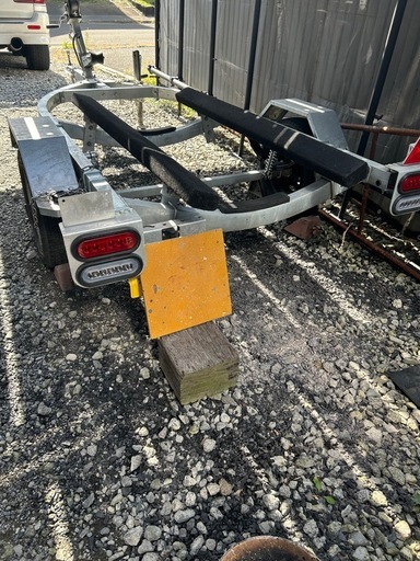 決まってます。シーマリン軽トレーラー