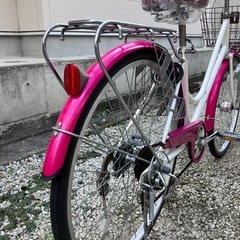 674、オシャレママチャリ26インチ(桃白)の画像