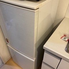 SHARP 冷蔵庫の画像
