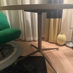 円形　ダイニングテーブルの画像