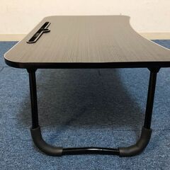 折りたたみテーブル 簡易デスクBK 凹溝付き ラップトップテーブル 人間工学のラジアン ロータイプパソコンデスク 脚部滑り止め付きの画像